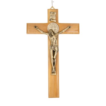 Croix de saint Benoit en bois d olivier avec Christ couleur bronze, hauteur 25 cm.