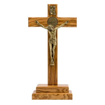 Croix de saint Benoit en bois d olivier et Christ couleur bronze avec coffret sur le socle, hauteur 28,5 cm.