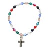 Bracelet sur élastique pour enfant, grains multicolores Ø 4 mm, avec croix.