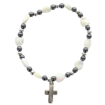 Bracelet dizainier sur élastique grains nacrés forme cœur et hématite avec croix métal.