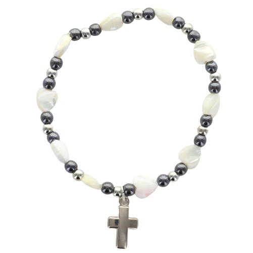 Bracelet dizainier sur élastique grains nacrés forme cœur et hématite avec croix métal.