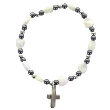 Bracelet dizainier sur élastique grains nacrés forme cœur et hématite avec croix métal.