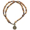 Bracelet de saint Benoît sur corde réglable, avec grains en bois Ø4 et 6 mm.