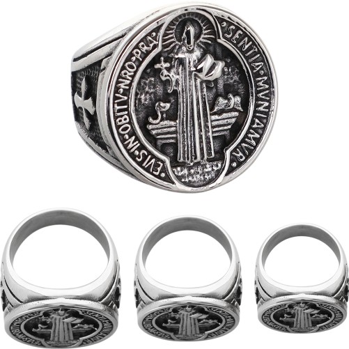 Bague en acier inoxydable de couleur argentee avec medaille de Saint Benoit Ø 2 cm. Existe en differentes tailles.