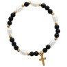 Bracelet sur elastique avec grains ovales en acrylique et grains ronds, agremente d une croix en metal doree. LOT DE 2