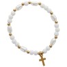 Bracelet sur elastique avec grains ovales en acrylique et grains ronds, agremente d une croix en metal doree. LOT DE 2