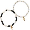 Bracelet sur elastique avec grains ovales en acrylique et grains ronds, agremente d une croix en metal doree. LOT DE 2