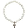 Bracelet sur -eacute-lastique grains rond en verre de couleur blanc- -Oslash- 6 mm avec une croix en m-eacute-tal-