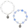 Bracelet dizainier sur élastique pour enfant avec grains forme cœur en verre Ø 7 mm et avec medaille Vierge miraculeuse.