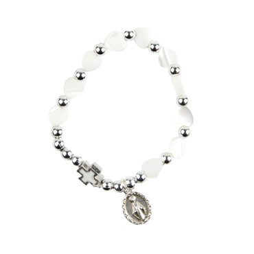 Bracelet dizainier sur élastique pour enfant avec grains nacrés cœur Ø 6 mm et médaille de la Vierge Miraculeuse.