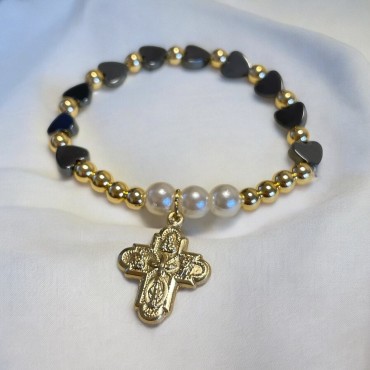 Bracelet dizainier sur élastique pour enfant avec grains en hématite cœur Ø 6 mm croix métal dorée.