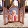 Triptyque en plastique façon bois a poser H. 10 x 12,5 cm avec image, plusieurs saints.