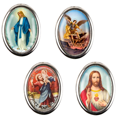 Plaque auto forme ovale H. 3,8 cm en métal avec résine, plusieurs saints.