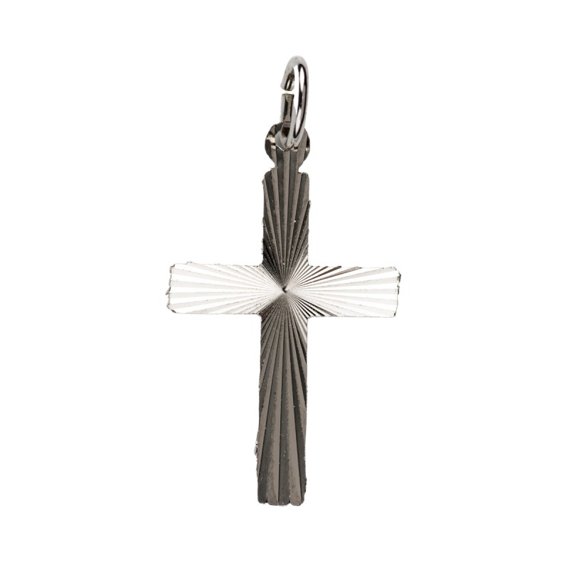 Croix de cou striee en metal couleur argentee H. 2,5 cm.