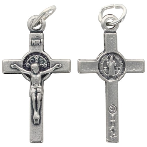 Croix de cou de saint Benoit en metal. Hauteur 2 cm.