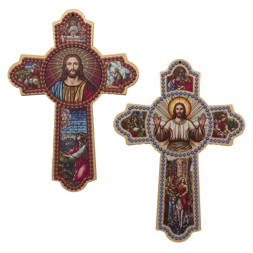 Croix en bois à suspendre avec image collée en relief et carte explicative – Hauteur 15 cm. différents modelés