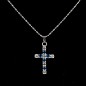 Collier avec chaine couleur argentée L.45 cm, croix en zirconium couleur assortie H. 2,7 cm.