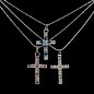 Collier avec chaine couleur argentée L.45 cm, croix en zirconium couleur assortie H. 2,7 cm.
