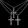 Collier avec chaine couleur argentée L.45 cm, croix en zirconium couleur assortie H. 2,7 cm.
