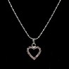 Collier avec chaine couleur argentee L. 45 cm, coeur en zirconium couleur assortie H. 1,5 cm.