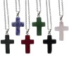Collier avec croix en pierre naturelle H 2.4 cm sur chaine maille forcat en acier inoxydable L. 45 cm ajustable.