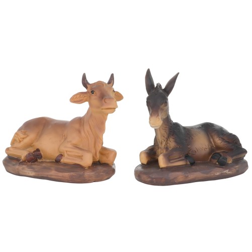 Ensemble de personnages, âne et boeuf, H. 9 cm, L 11 cm.