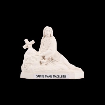Statue Marie. Madeleine couchee blanche H.12 L. 14 cm