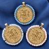 Médaille de Saint Benoit en acier inoxydable doré supérieur avec grains en verre de différentes couleurs, Ø 3 cm.