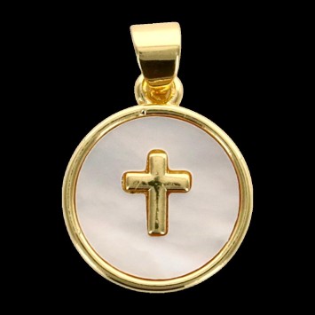 Médaille en laiton de couleur dorée avec croix et coquille naturelle, Ø 1.35 cm.