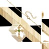 Collier avec chaîne et croix avec rose aux extrémités et cœur au centre, H 2.6 cm en acier inoxydable couleur dorée, ajustable.