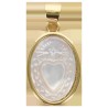 M-eacute-daille ovale de L--039-Ex-Voto- couleur dor-eacute-e sup-eacute-rieur et coquille naturelle- H- 1-7 cm-