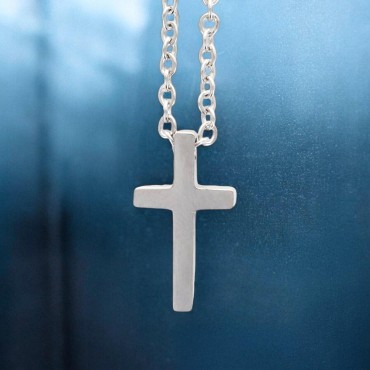 Collier avec cha-icirc-ne et croix H- 1-5 cm en acier inoxydable de couleur argent-eacute-e- L 45 cm ajustable-