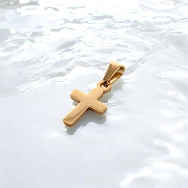 Croix de cou en acier inoxydable de couleur dorée, H 2.1 cm.