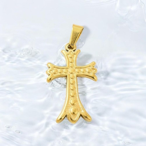 Croix de cou en acier inoxydable de couleur dorée en relief, H 1.90 cm.
