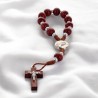 Dizainier sur corde grains rond de couleur marron, Ø 7 mm avec croix et Christ en métal.