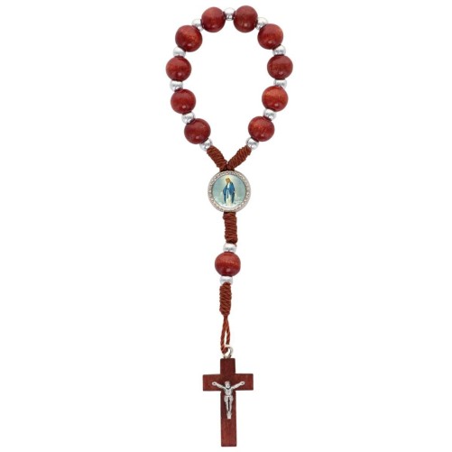 Dizainier sur corde grains rond de couleur marron, Ø 7 mm avec croix et Christ en métal.