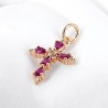 Croix de cou en laiton de couleur dorée avec zircons de couleur rouge et blanc, H 1.6 cm.