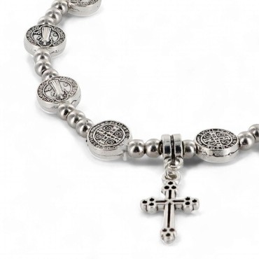 Bracelet sur -eacute-lastique en m-eacute-tal de couleur argent-eacute- de Saint Benoit avec croix -Oslash- 9 mm