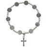 Bracelet sur -eacute-lastique en m-eacute-tal de couleur argent-eacute- de Saint Benoit avec croix -Oslash- 9 mm