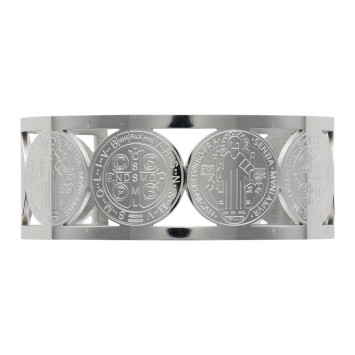 Bracelet manchette de Saint Benoit en acier inoxydable de couleur argenté, ajustable au poignet. Ø intérieur 6.3 cm.
