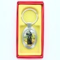 Porte-clés en métal de couleur argenté de forme ovale H. 4.3 cm. Livré en boite cadeaux. Existe avec différents Saints.