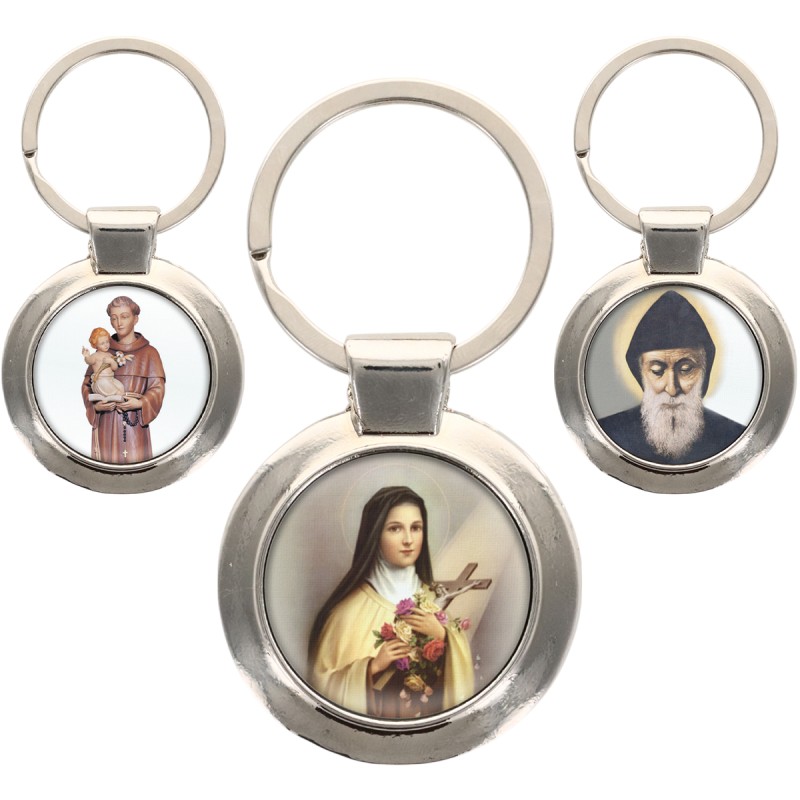 Porte-clés en métal couleur argenté de forme ronde Ø 3.8 cm. Livré en boite cadeaux. Existe avec différents Saints.