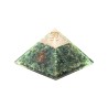 Pyramide Orgonite avec symbole Energie, L. 6 cm. Plusieurs pierres.