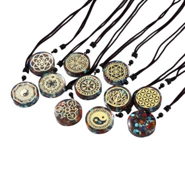 Colliers en nylon avec pendentif en orgonite avec symbole couleur dorée, Ø 3.6 cm. Lot de 5 symbole assortis.