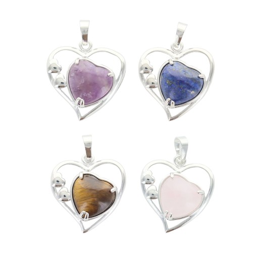 Pendentif en pierre et metal en forme de coeur, H. 2,5 cm. Differentes pierres