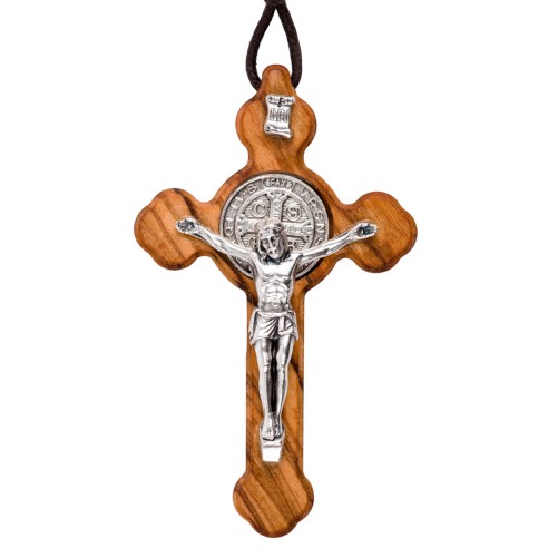 Croix baroque de saint Benoit en bois d'olivier, hauteur 8 cm avec cordon..