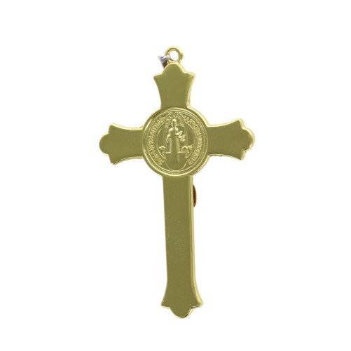 Croix de saint Benoit en métal couleur dorée, hauteur 7,5 cm..