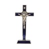Croix de saint Benoit en metal couleur argentee sur socle, hauteur 20 cm..