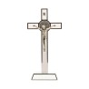 Croix de saint Benoit en metal couleur argentee sur socle, hauteur 20 cm..