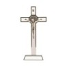 Croix de saint Benoit en metal couleur argentee sur socle, hauteur 20 cm..